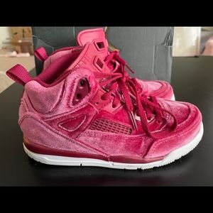 Kids velvet Jordan size 13